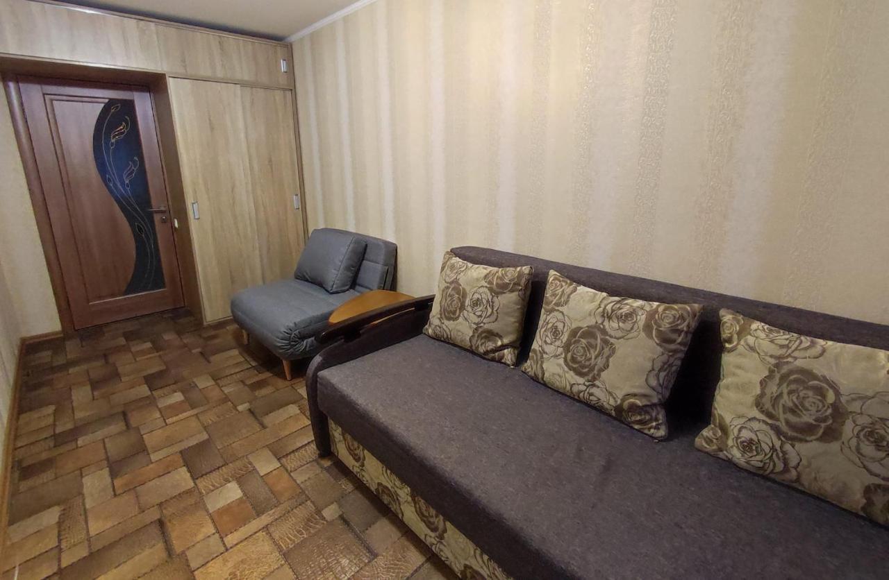 Двухкомнатные Апартаменты Центр Mystetsʹka 3 Kr Apartments Кривой Рог Екстериор снимка